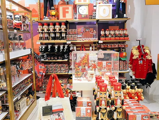 뉴욕 파오 슈와츠(FAO Schwarz) - 섹션