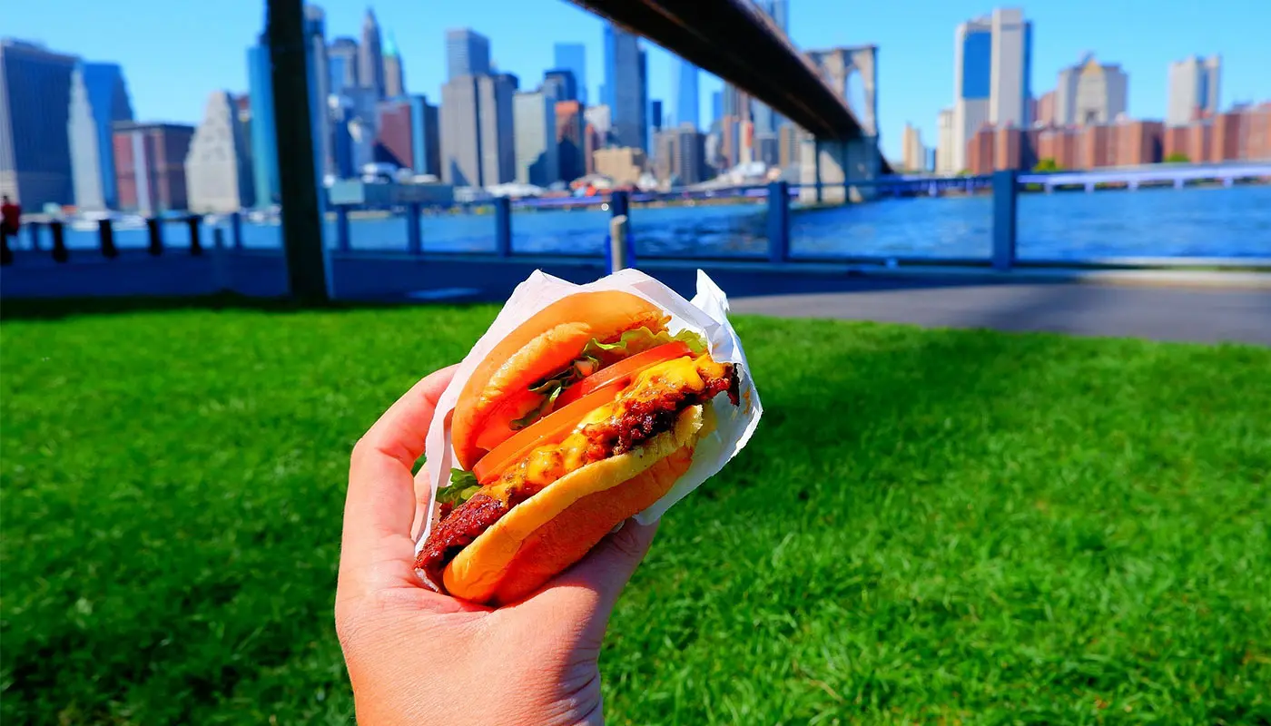 뉴욕의 쉐이크쉑 - A Burger from Shake Shack