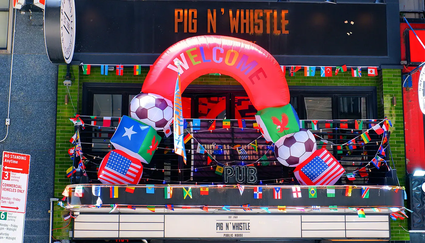 뉴욕 최고의 스포츠 바 - Pig 'n Whistle
