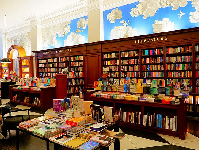 뉴욕의 서점 - Madison Square Park의 Rizzoli Bookstore