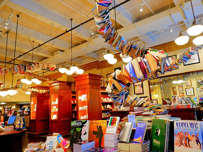 뉴욕의 서점 - Midtown의 The Drama Bookshop