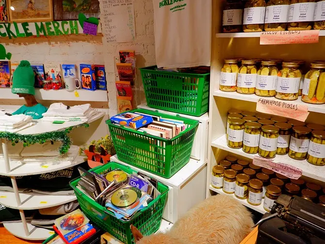 뉴욕의 서점 - Lower East Side의 Sweet Pickle Bookstore